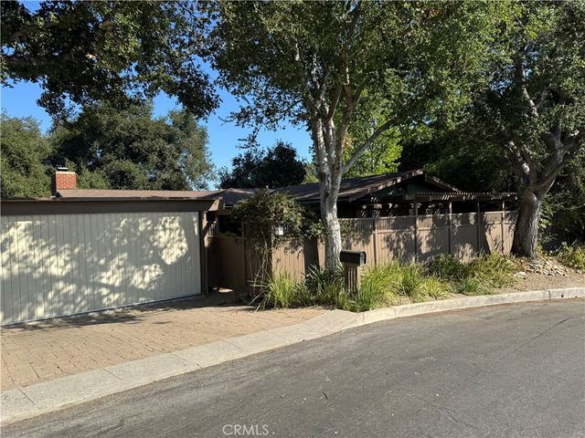 16216 Bertella Drive, Encino, CA 91436