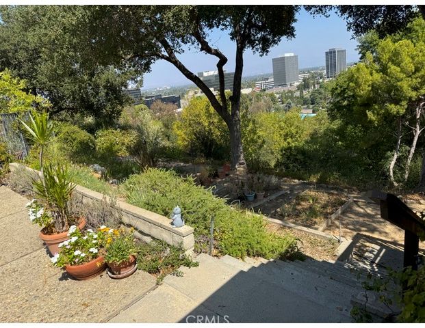 16216 Bertella Drive, Encino, CA 91436