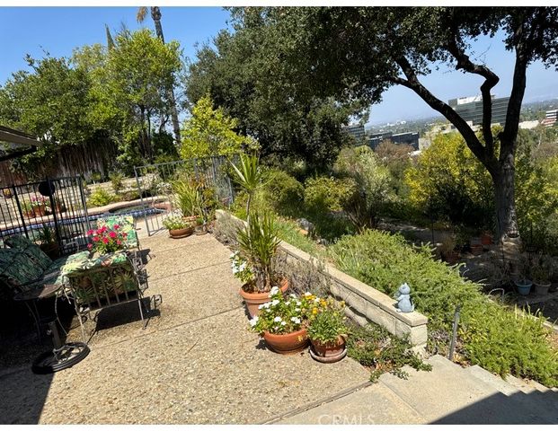 16216 Bertella Drive, Encino, CA 91436