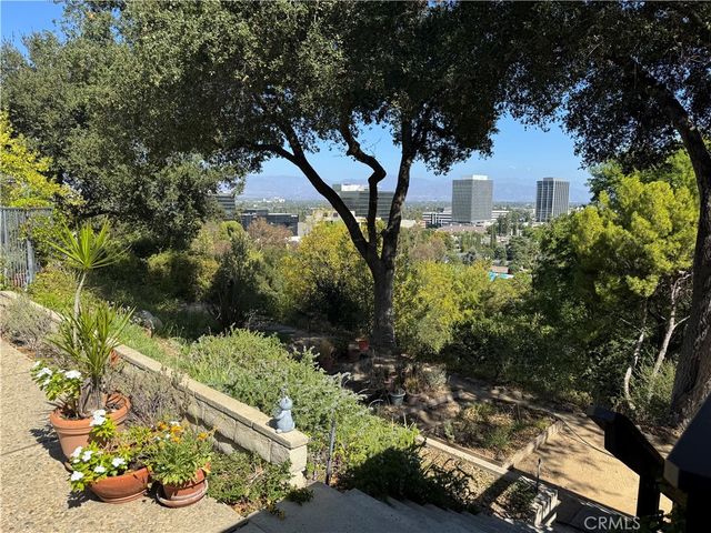 16216 Bertella Drive, Encino, CA 91436