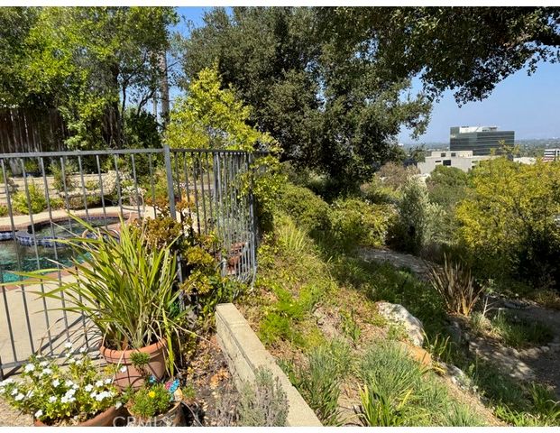 16216 Bertella Drive, Encino, CA 91436