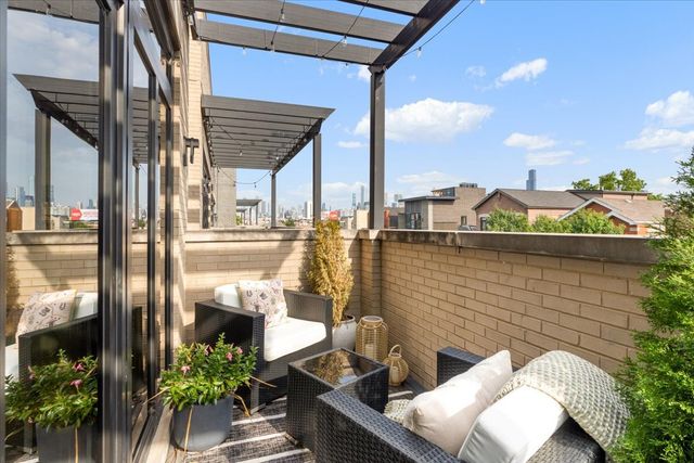 1346 W WALTON Street 3W, Chicago, IL 60642