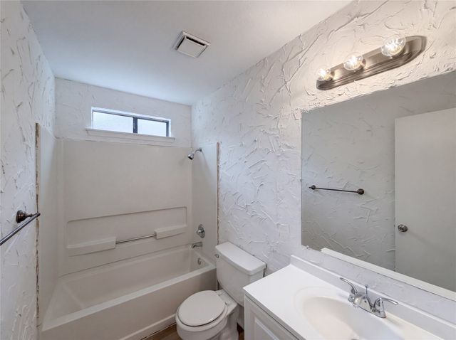 5736 Sea Breeze Lane, Fort Worth, TX 76135