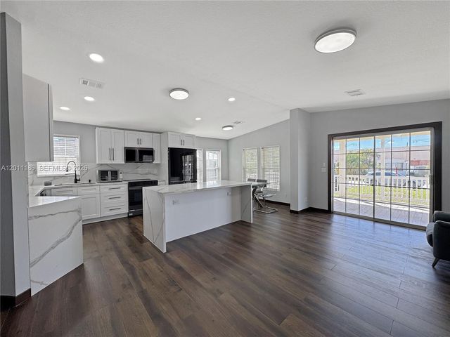 2863 SW 58th Manor, Dania Beach, FL 33312