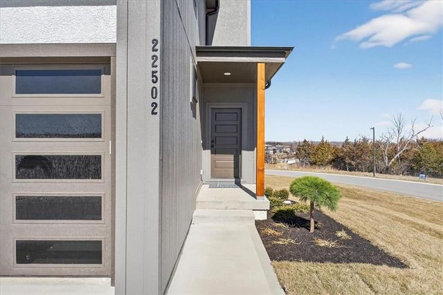 22502 W 93rd Terrace, Lenexa, KS 66227