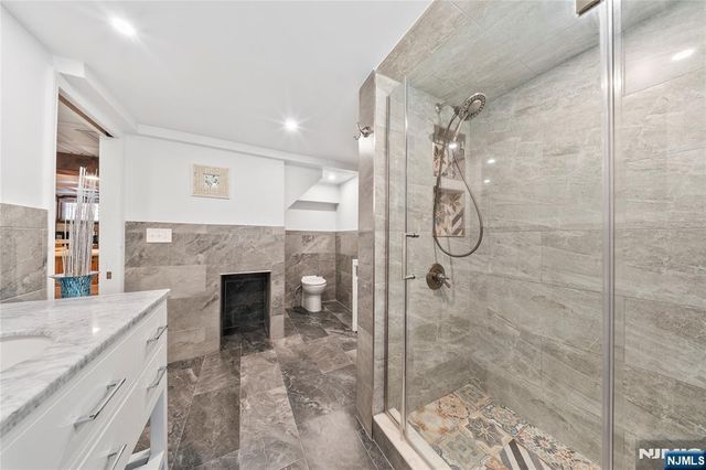 232 Webster Avenue, Lyndhurst, NJ 07071