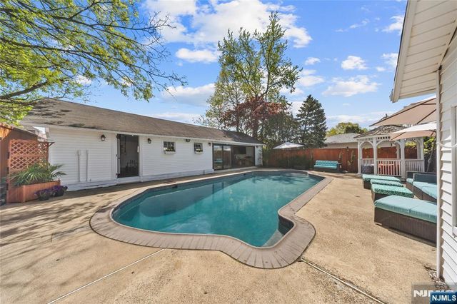 232 Webster Avenue, Lyndhurst, NJ 07071