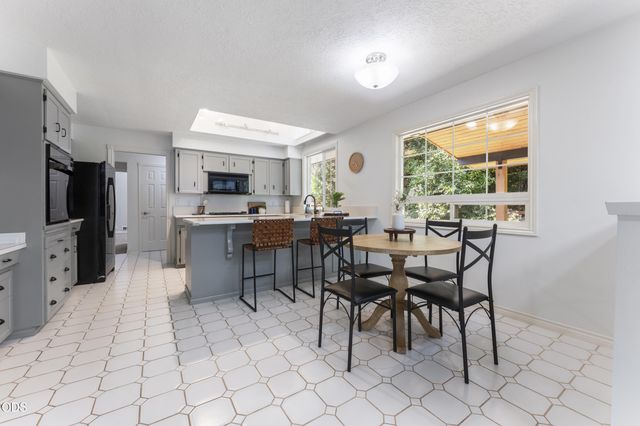 3127 Orchard Heights Road NW, Salem, OR 97304