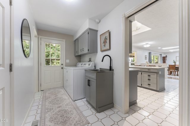 3127 Orchard Heights Road NW, Salem, OR 97304