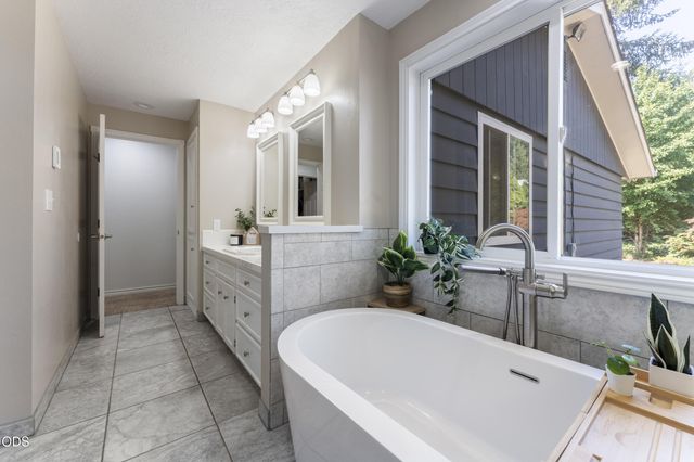 3127 Orchard Heights Road NW, Salem, OR 97304