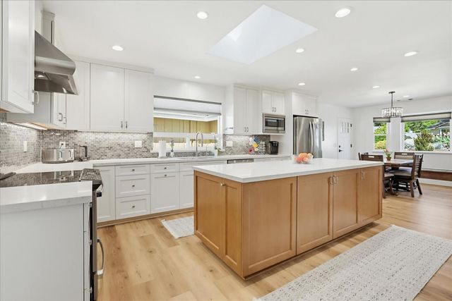 18649 Wildflower Dr, Penn Valley, CA 95946