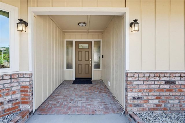 18649 Wildflower Dr, Penn Valley, CA 95946