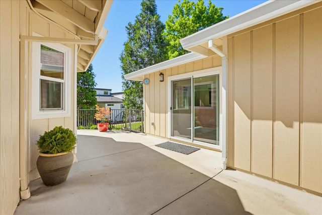 18649 Wildflower Dr, Penn Valley, CA 95946