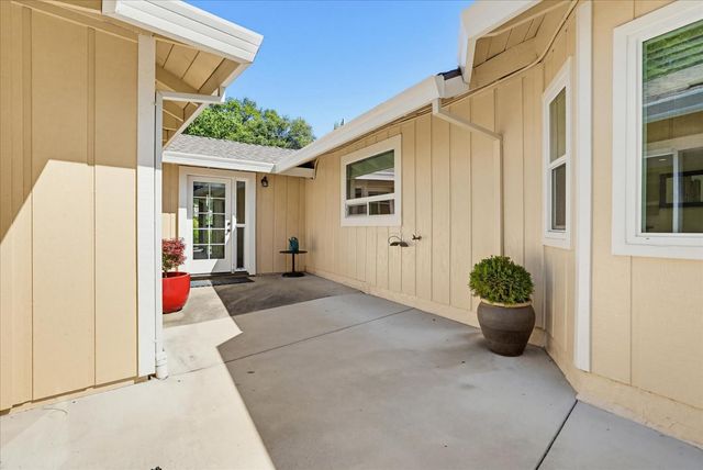 18649 Wildflower Dr, Penn Valley, CA 95946
