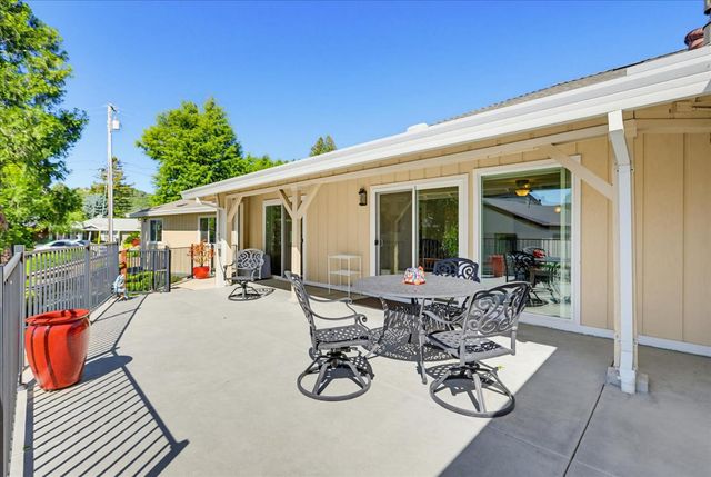 18649 Wildflower Dr, Penn Valley, CA 95946