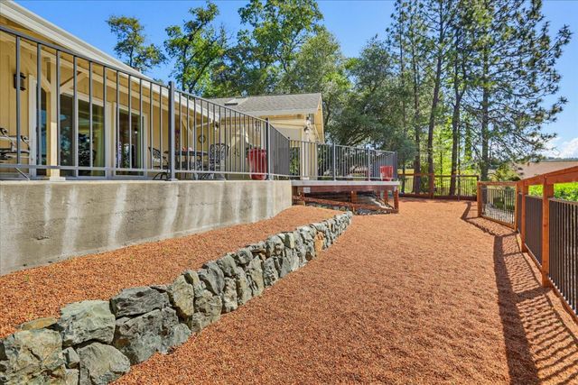 18649 Wildflower Dr, Penn Valley, CA 95946
