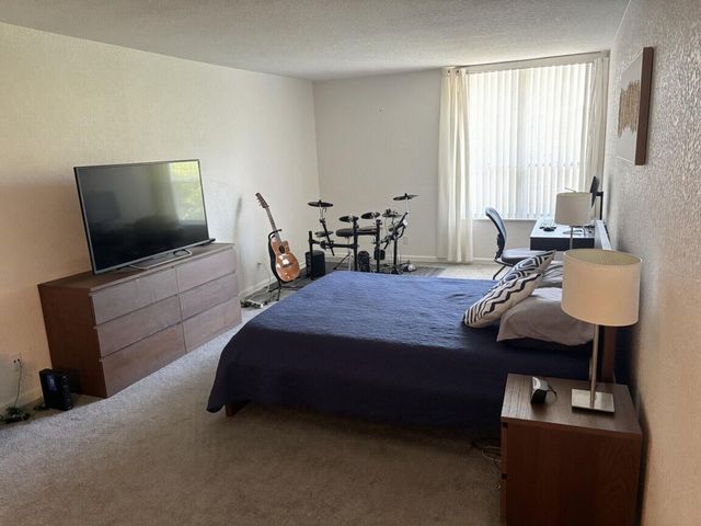 1000 SPANISH RIVER Road 4P, Boca Raton, FL 33432