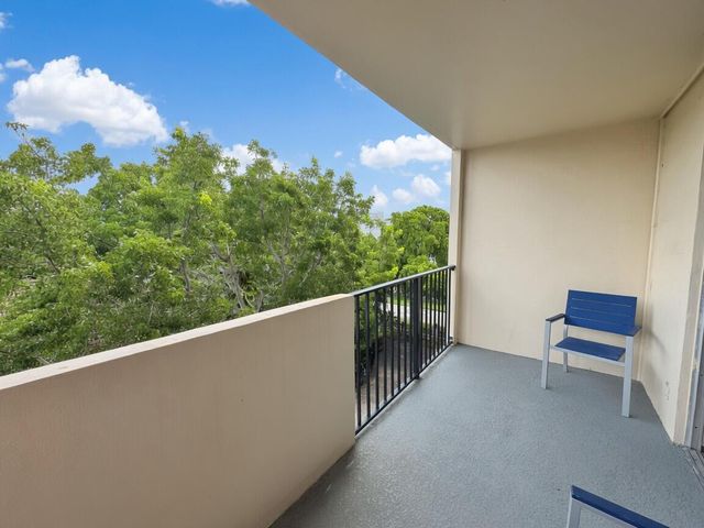 1000 SPANISH RIVER Road 4P, Boca Raton, FL 33432
