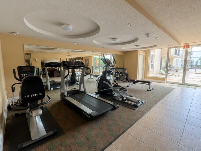 1000 SPANISH RIVER Road 4P, Boca Raton, FL 33432