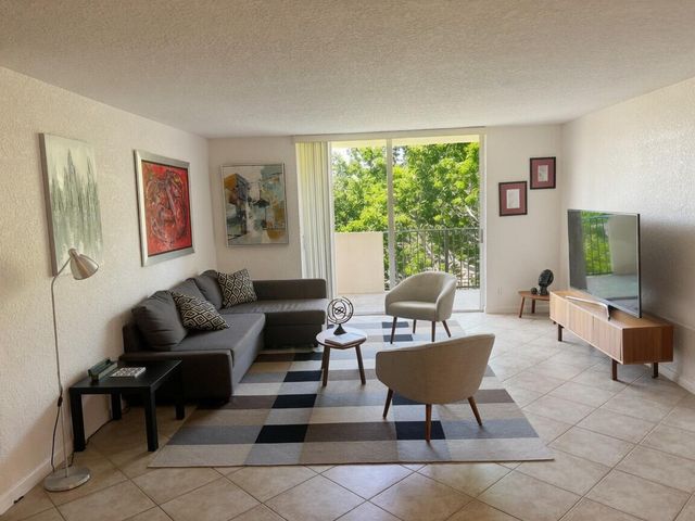 1000 SPANISH RIVER Road 4P, Boca Raton, FL 33432