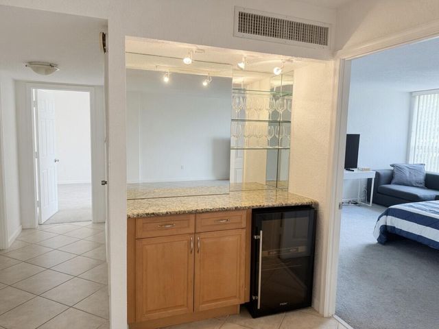 1000 SPANISH RIVER Road 4P, Boca Raton, FL 33432