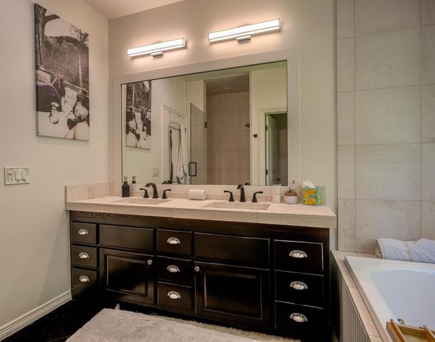 146 Meadow LN, Marble Falls, TX 78654