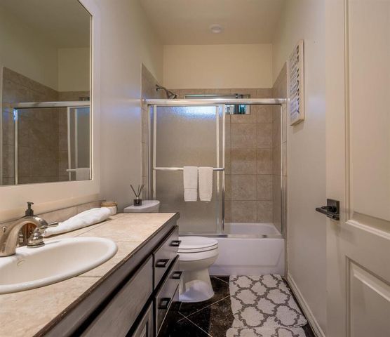 146 Meadow LN, Marble Falls, TX 78654