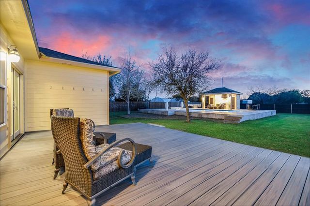 146 Meadow LN, Marble Falls, TX 78654