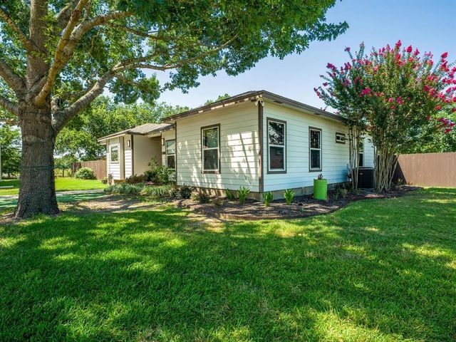 146 Meadow LN, Marble Falls, TX 78654