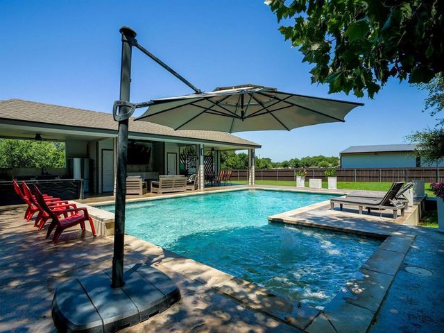 146 Meadow LN, Marble Falls, TX 78654