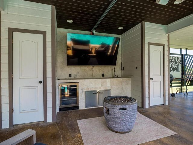146 Meadow LN, Marble Falls, TX 78654