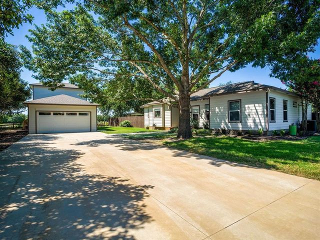 146 Meadow LN, Marble Falls, TX 78654