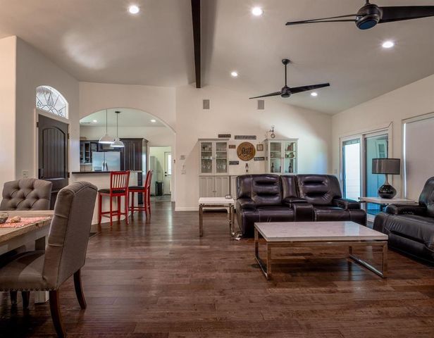 146 Meadow LN, Marble Falls, TX 78654
