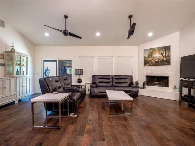 146 Meadow LN, Marble Falls, TX 78654