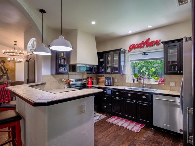 146 Meadow LN, Marble Falls, TX 78654