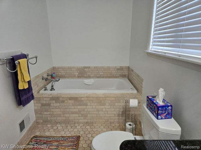 474 Beverly Island Drive, Waterford Charter Township, MI 48328