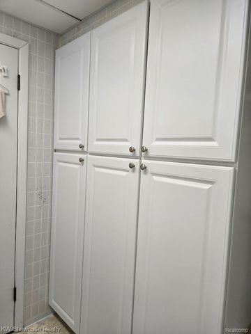 474 Beverly Island Drive, Waterford Charter Township, MI 48328