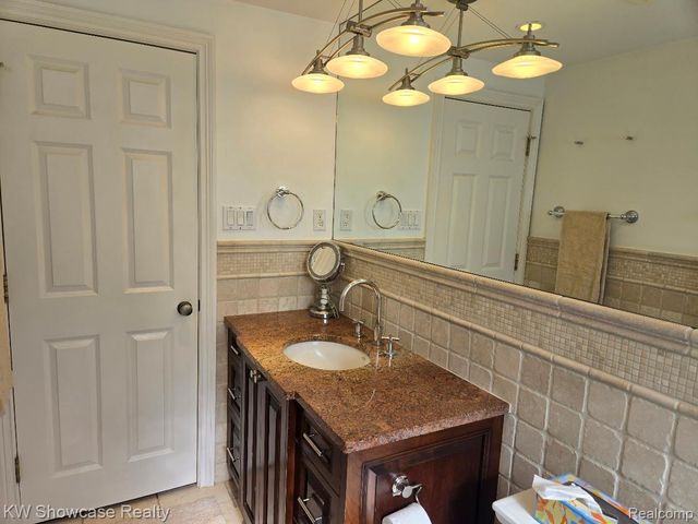 474 Beverly Island Drive, Waterford Charter Township, MI 48328