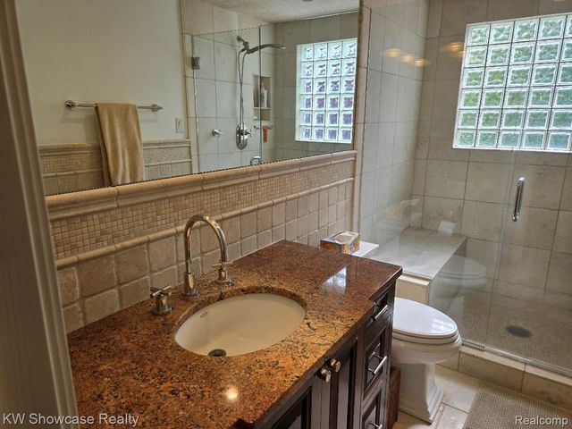 474 Beverly Island Drive, Waterford Charter Township, MI 48328