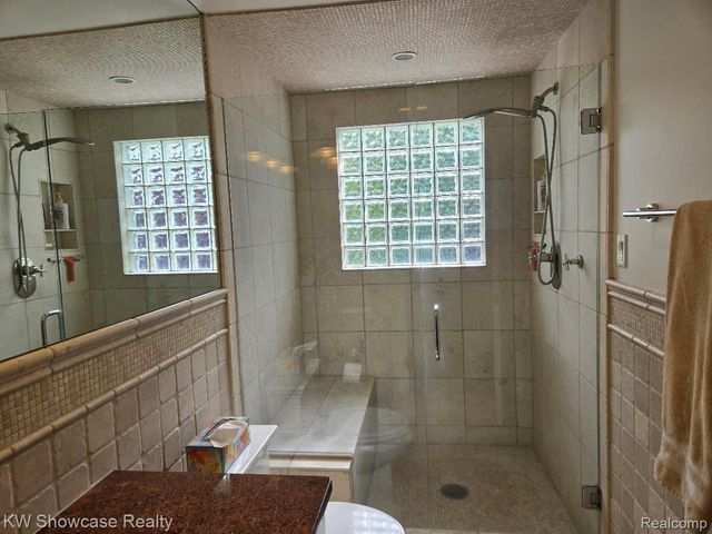 474 Beverly Island Drive, Waterford Charter Township, MI 48328