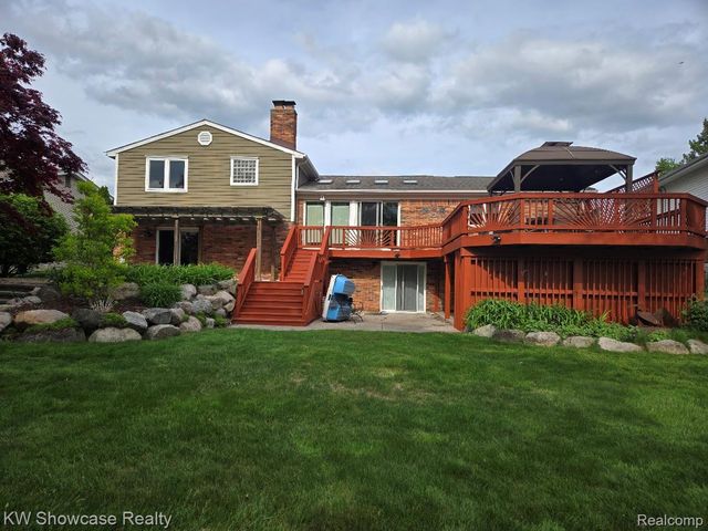 474 Beverly Island Drive, Waterford Charter Township, MI 48328