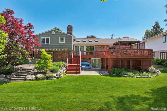 474 Beverly Island Drive, Waterford Charter Township, MI 48328