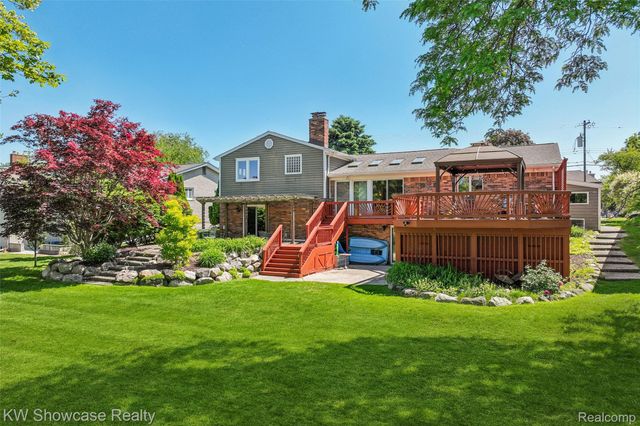 474 Beverly Island Drive, Waterford Charter Township, MI 48328