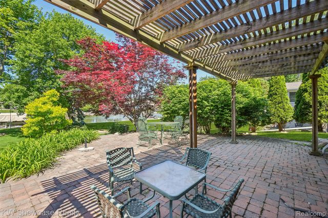 474 Beverly Island Drive, Waterford Charter Township, MI 48328