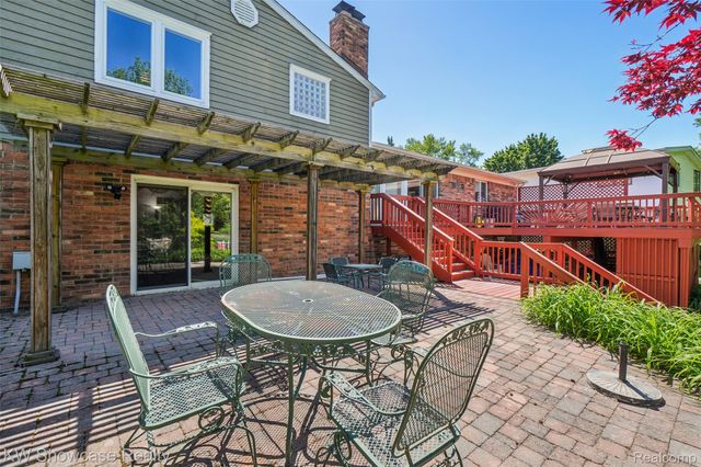 474 Beverly Island Drive, Waterford Charter Township, MI 48328