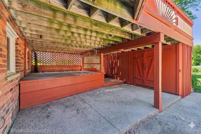 474 Beverly Island Drive, Waterford Charter Township, MI 48328