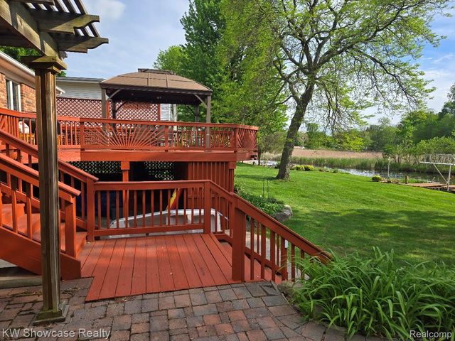 474 Beverly Island Drive, Waterford Charter Township, MI 48328