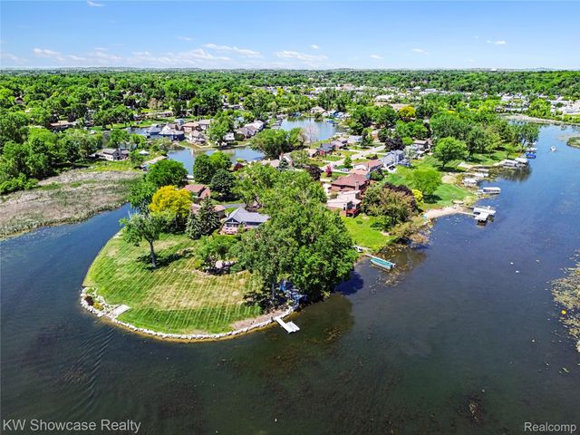 474 Beverly Island Drive, Waterford Charter Township, MI 48328
