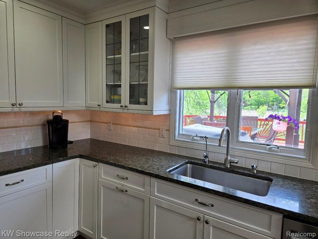 474 Beverly Island Drive, Waterford Charter Township, MI 48328