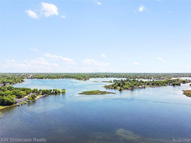 474 Beverly Island Drive, Waterford Charter Township, MI 48328